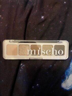 Mischo Neutral Eyeshadow Palette — Taupe & Gold Shades